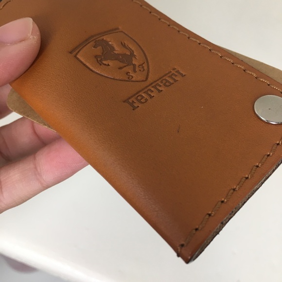Ferrari  Leather Keycase - Picture 4 of 4